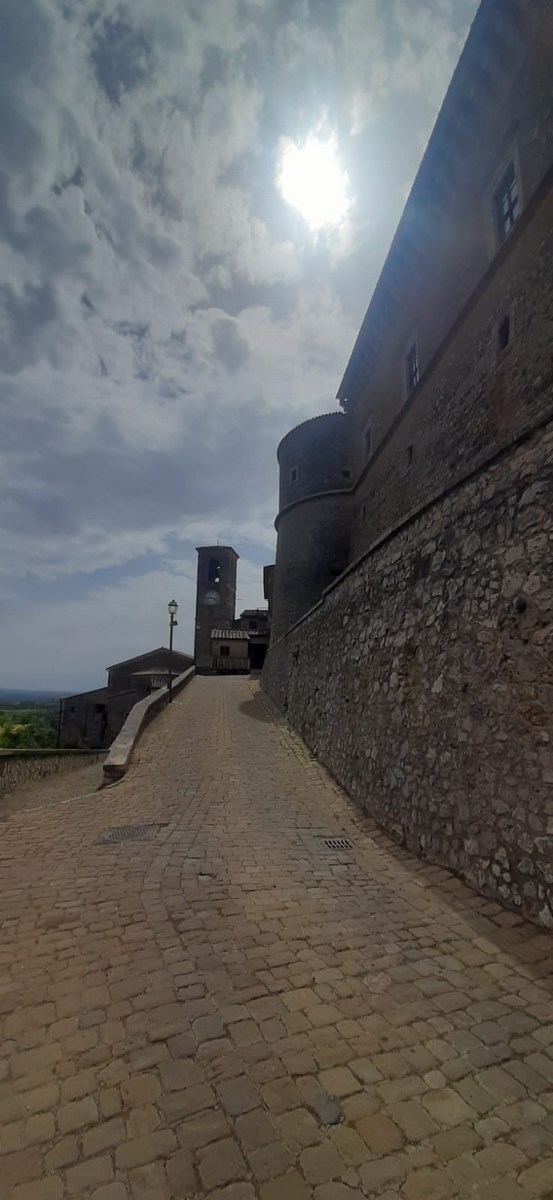 Alviano-e-il-suo-castello-Montagne-Misteriose-giugno-2022-16
