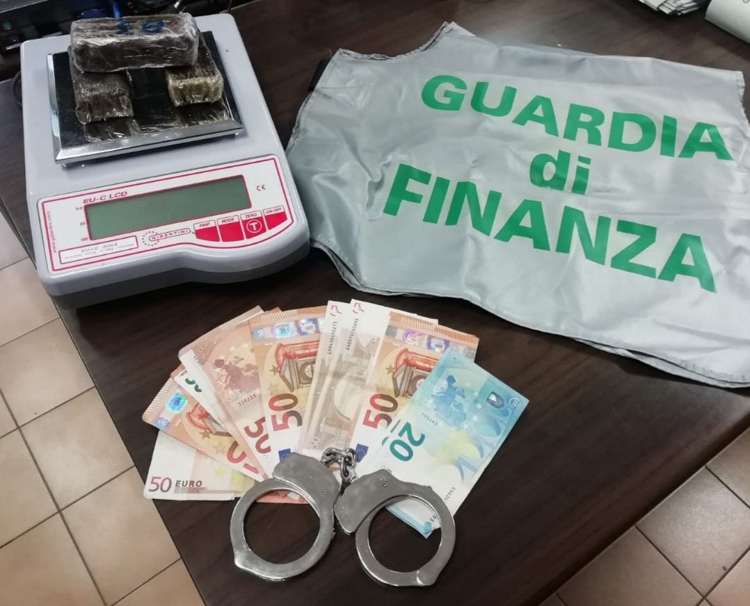 Blitz-finanza-droga-14-settembre-guardia-dfd-1