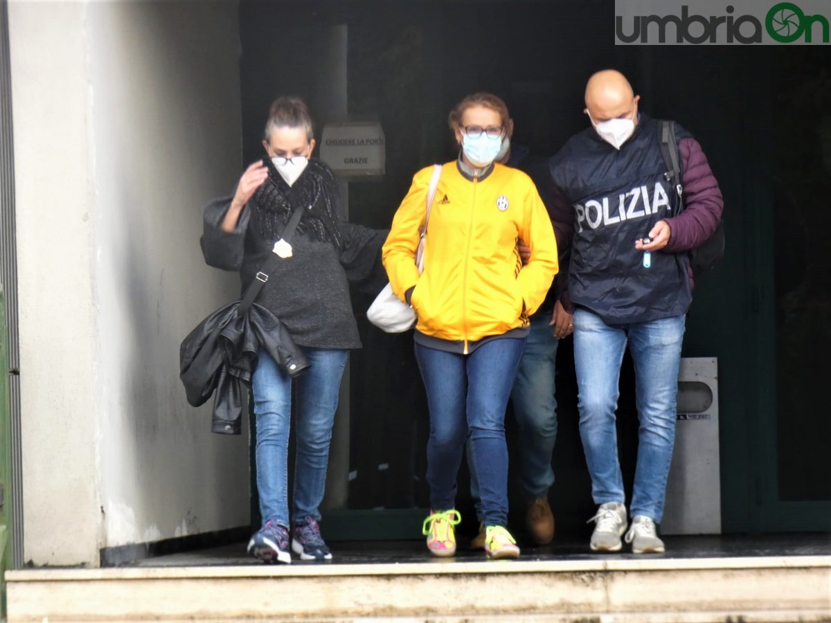 Arresti-sfruttamento-prostituzione-polizia-Mobile-Terni-15-ottobre-2020-1