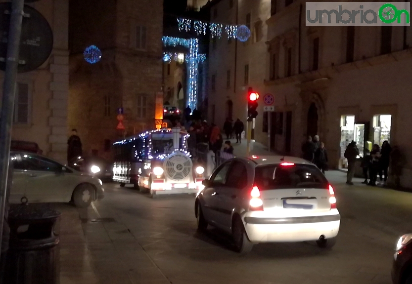 assisi, auto, natale, traffico, santa chiara, piazza, videomapping