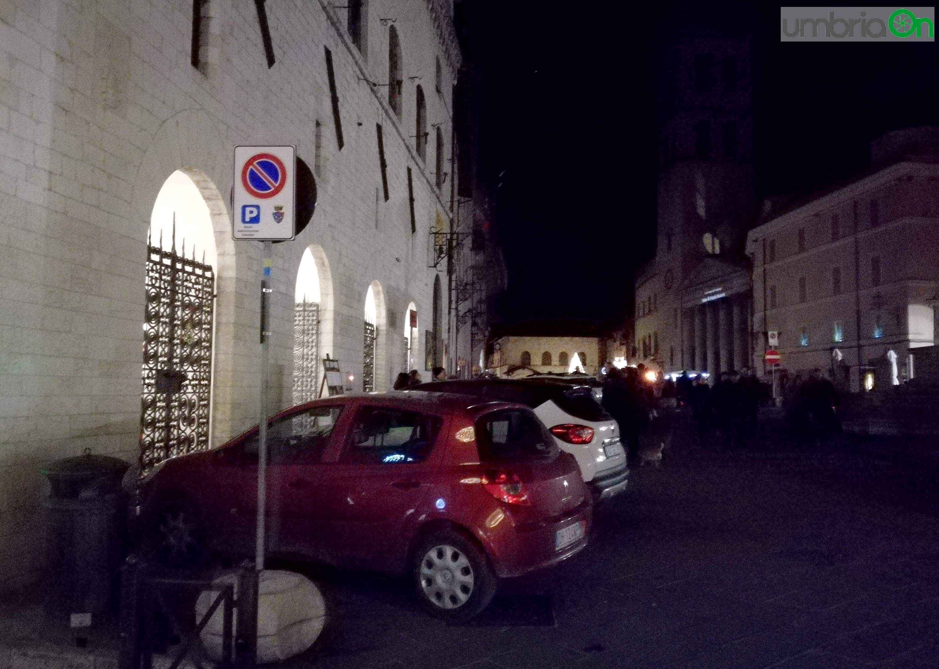 assisi, auto, natale, traffico, santa chiara, piazza, videomapping