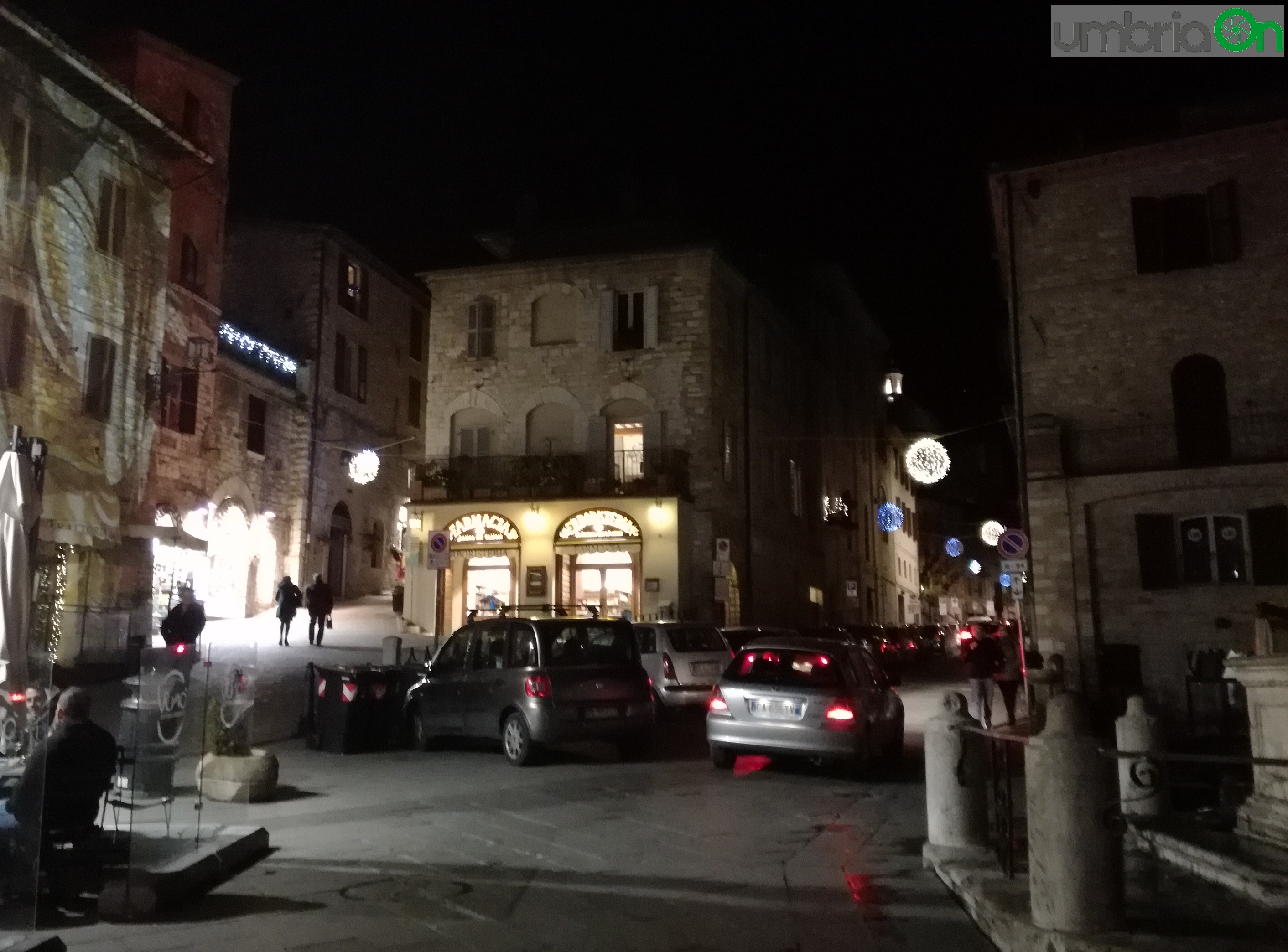 assisi, auto, natale, traffico, santa chiara, piazza, videomapping