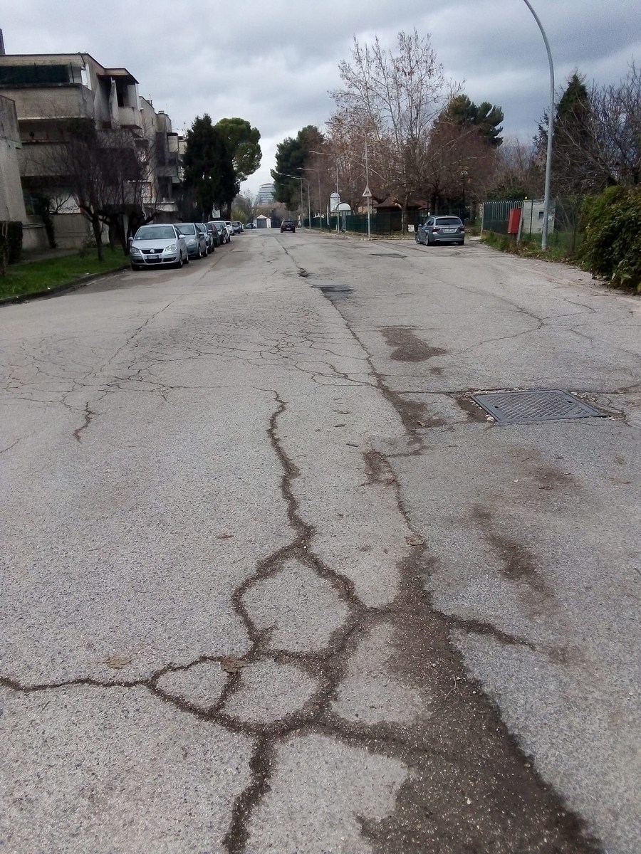 Buche stradali via Irma Bandiera, villaggio Matteotti Terni - gennaio 2023 (1)