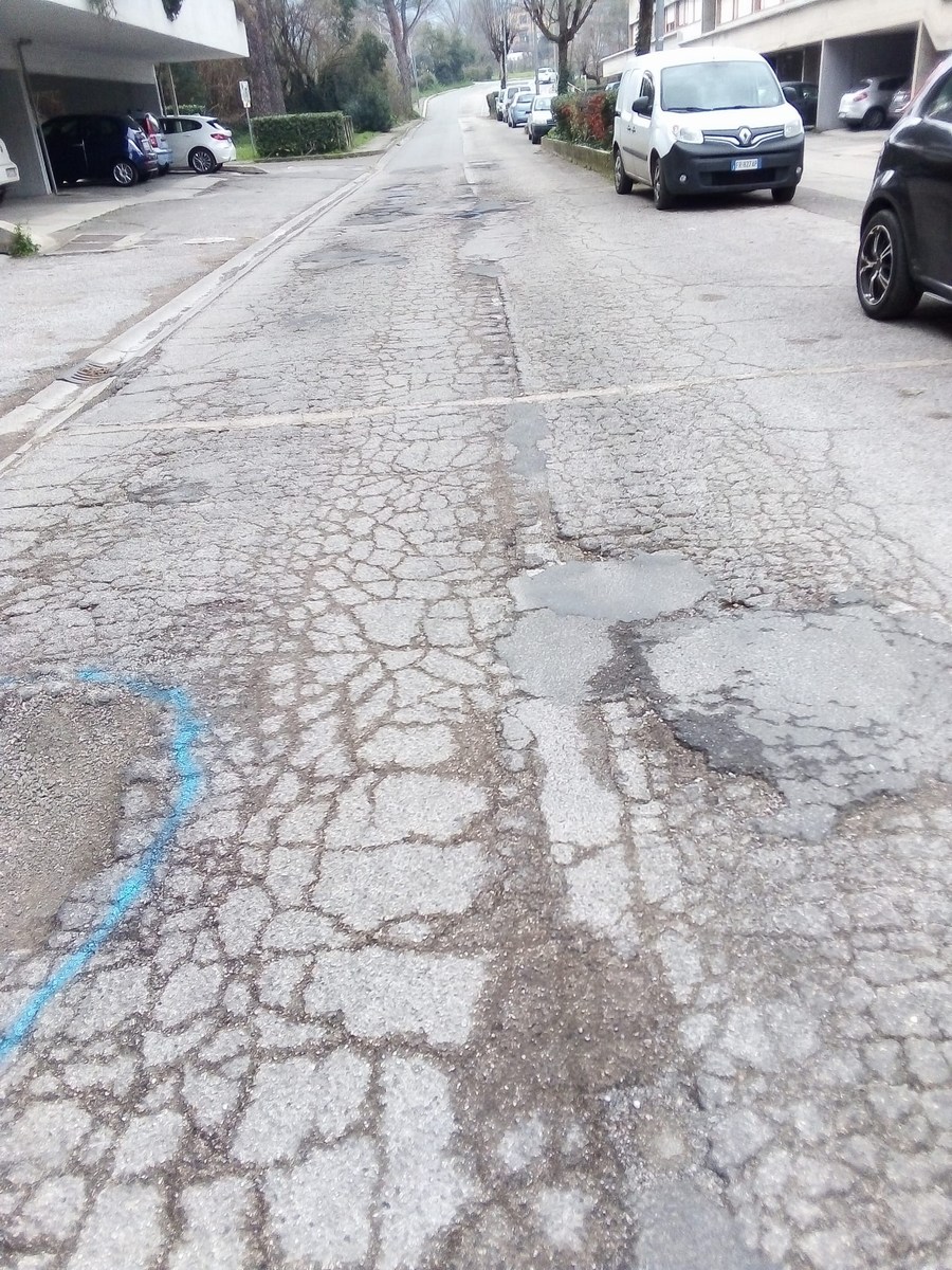 Buche stradali via Irma Bandiera, villaggio Matteotti Terni - gennaio 2023 (13)