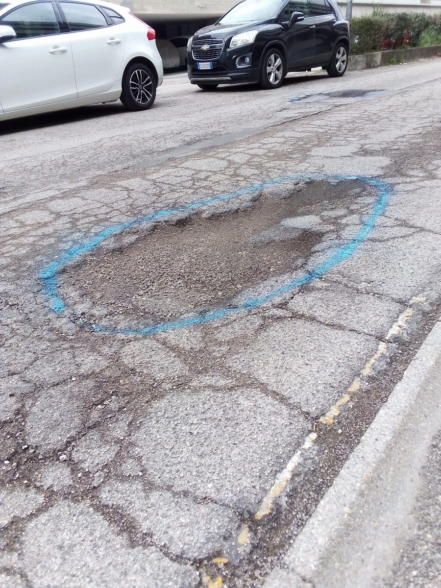 Buche stradali via Irma Bandiera, villaggio Matteotti Terni - gennaio 2023 (18)