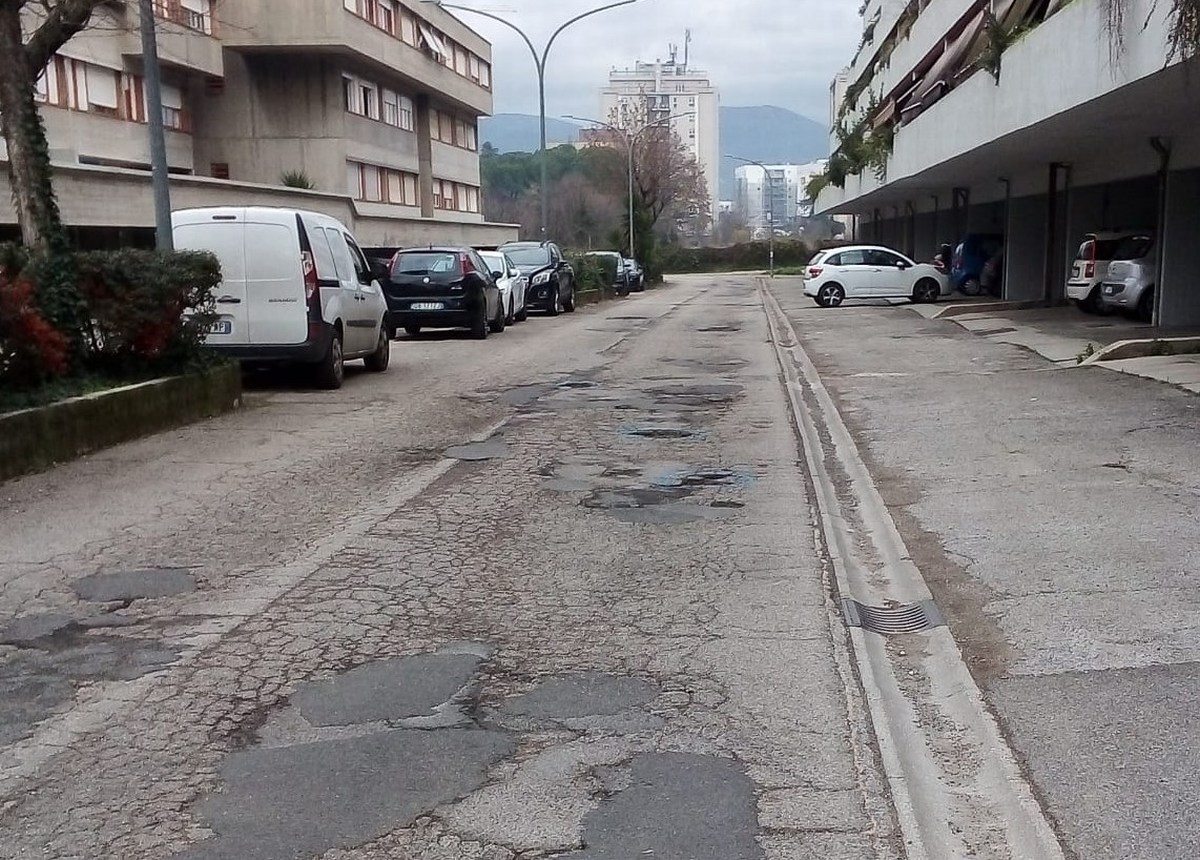 Buche stradali via Irma Bandiera, villaggio Matteotti Terni - gennaio 2023 (20)