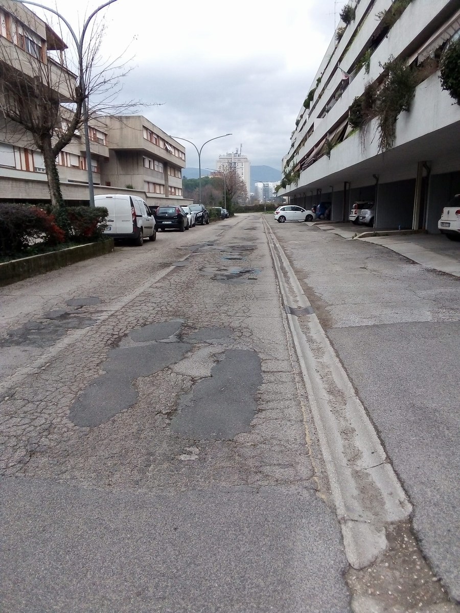 Buche stradali via Irma Bandiera, villaggio Matteotti Terni - gennaio 2023 (21)