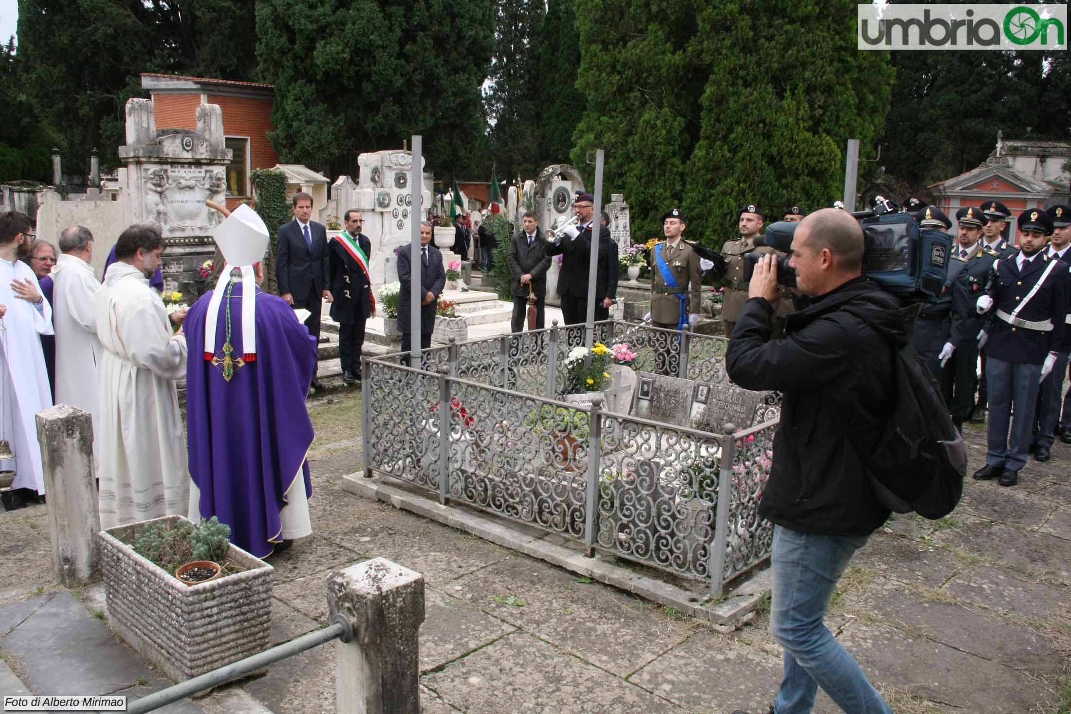 cimitero 2 novembre _7890- A. Mirimao