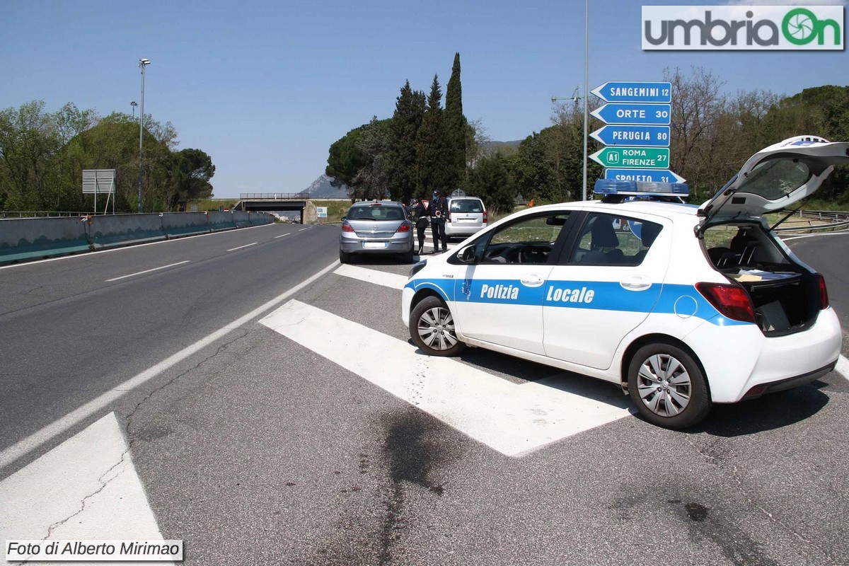 Pasquacontrolli-Covid-coronavirus-Terni_1374-Mirimao-polizia-Locale-via-erori-dellaria