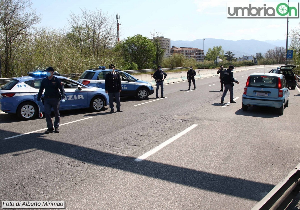 Pasquacontrolli-Covid-coronavirus-Terni_1398-Mirimao-polizia-di-Stato-eroi-aria