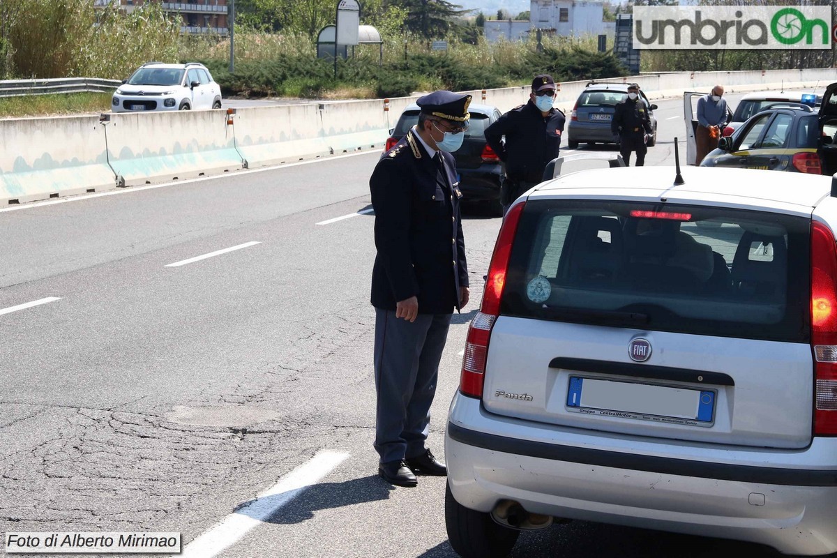 Pasquacontrolli-Covid-coronavirus-Terni_1422-Mirimao-polizia-Stato