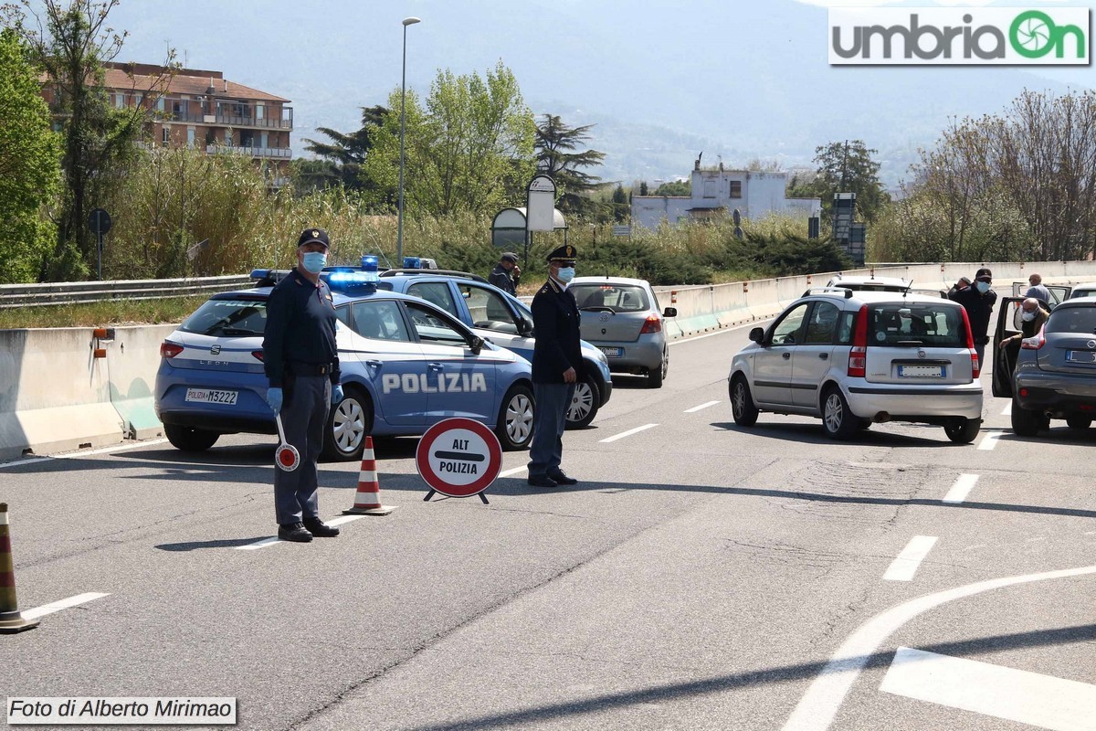 Pasquacontrolli-Covid-coronavirus-Terni_1430-Mirimao-polizia-Stato