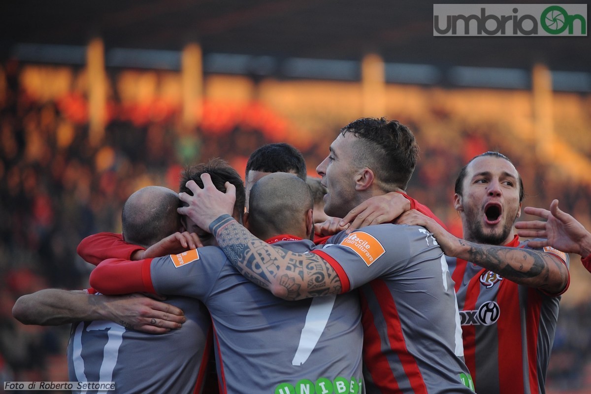 Cremonese-Perugia-esultanza-4-0-30-dicembre-2018-foto-Settonce