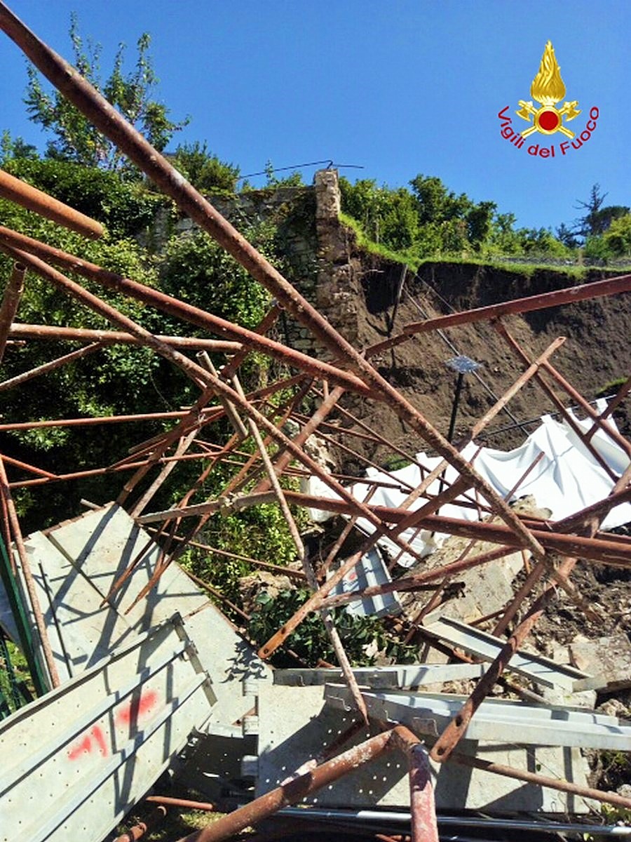Crollo-muro-giardino-pensile-palazzo-Bufalini-Spoleto-8-luglio-2017-7