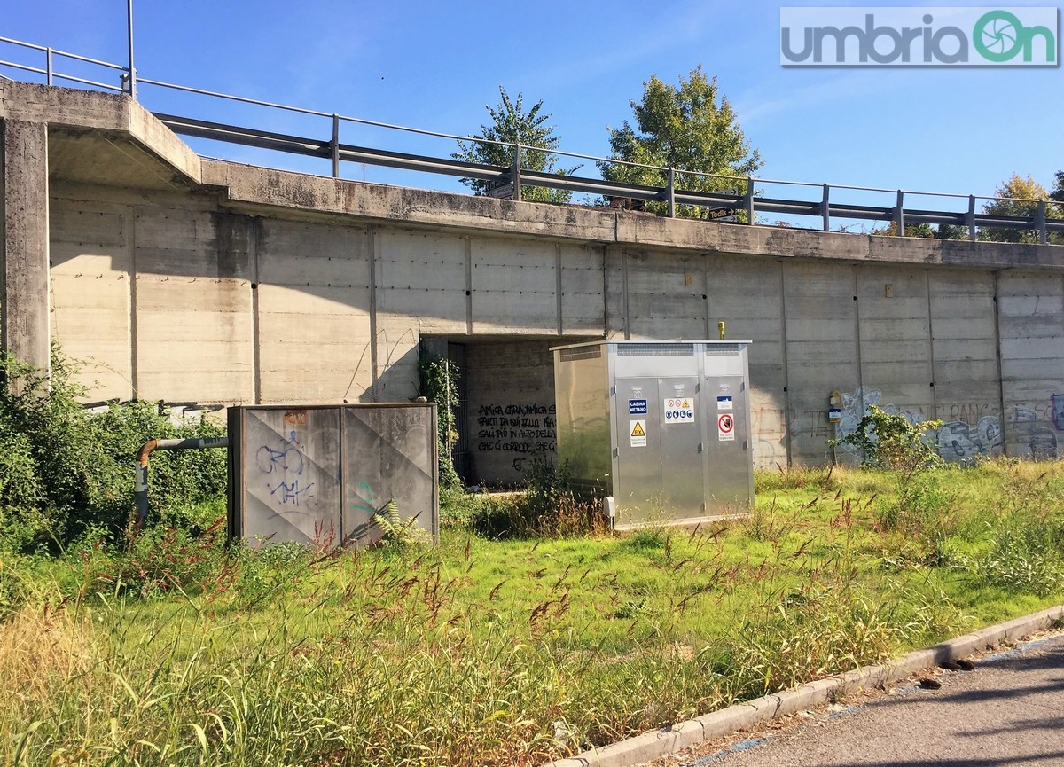 Degrado droga siringhe discarica sporco, via del Maglio via Battisti a Terni - 14 ottobre 2017 (15)