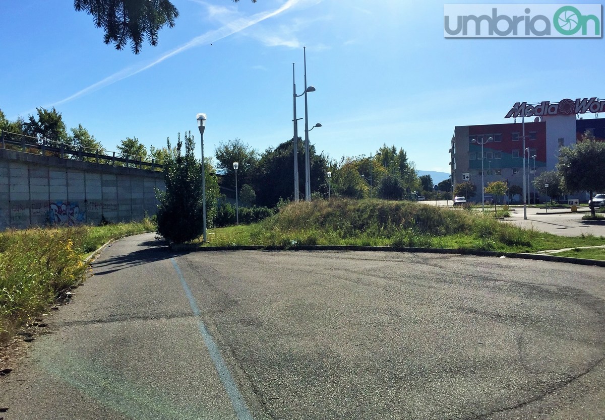 Degrado droga siringhe discarica sporco, via del Maglio via Battisti a Terni - 14 ottobre 2017 (16)