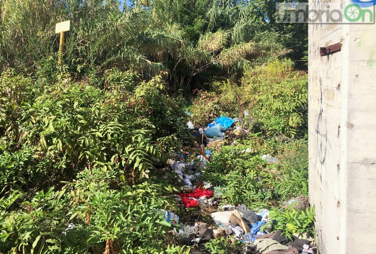 Degrado droga siringhe discarica sporco, via del Maglio via Battisti a Terni - 14 ottobre 2017 (18)