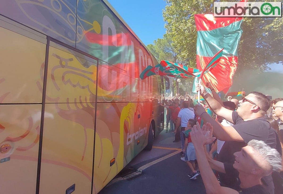 Arrivo-pullman-Ternana-derby-Perugia-18-settembre-fgfgfg34454