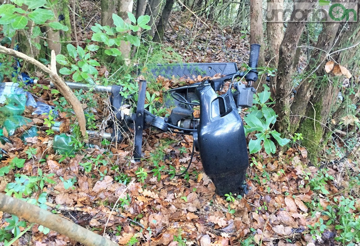 Discarica 'abusiva' nei boschi di Perticara - 21 gennaio 2016 (4)