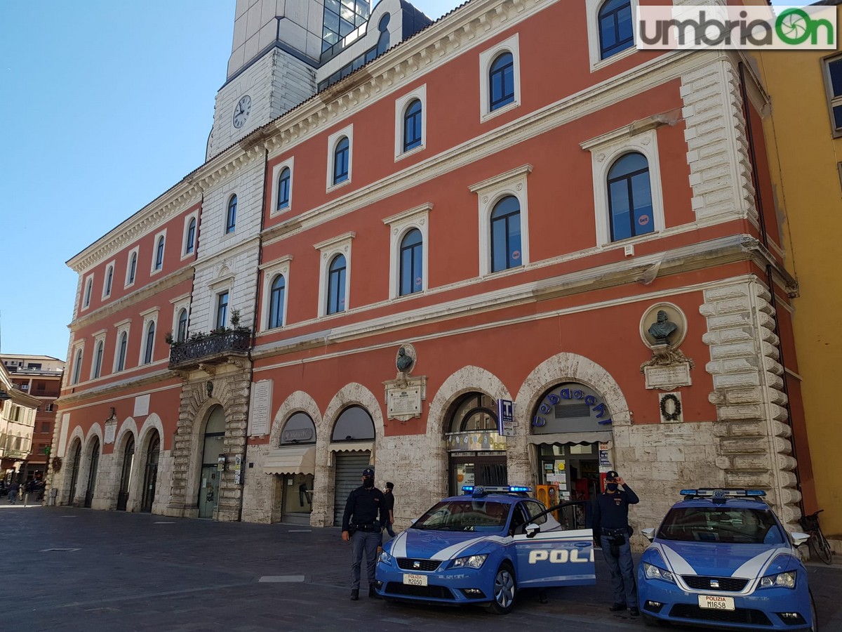 fase-due-piazza-Repubblica-biblioteca-polizia-Terni454-covid-coronavirus