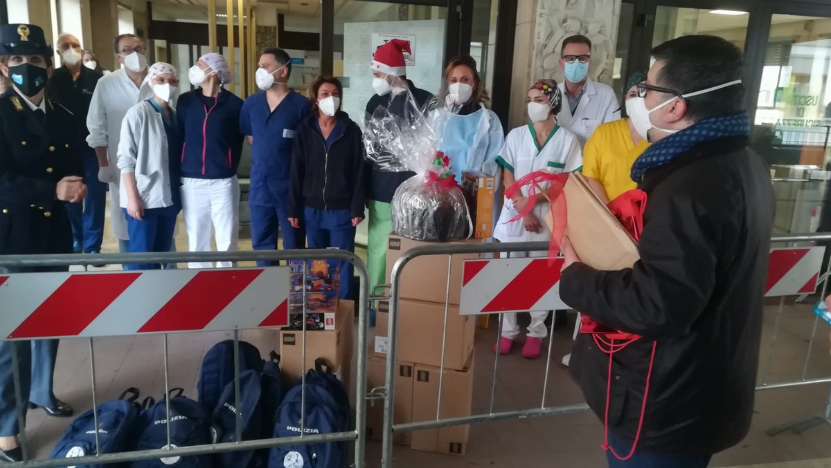 Auguri Natale Polizia Vigili Fuoco Terni fiabe Stefano de Majo ospedale - 25 dicembre 2020 (10)