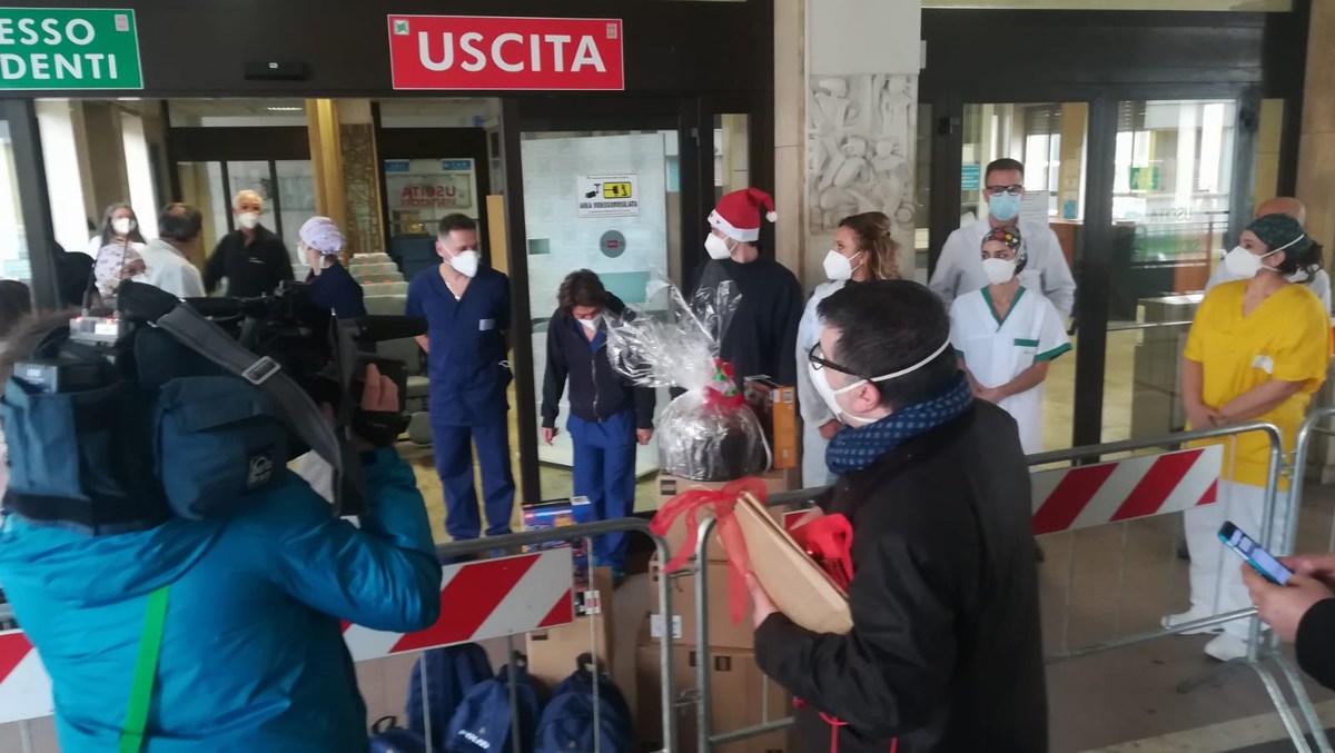 Auguri Natale Polizia Vigili Fuoco Terni fiabe Stefano de Majo ospedale - 25 dicembre 2020 (14)