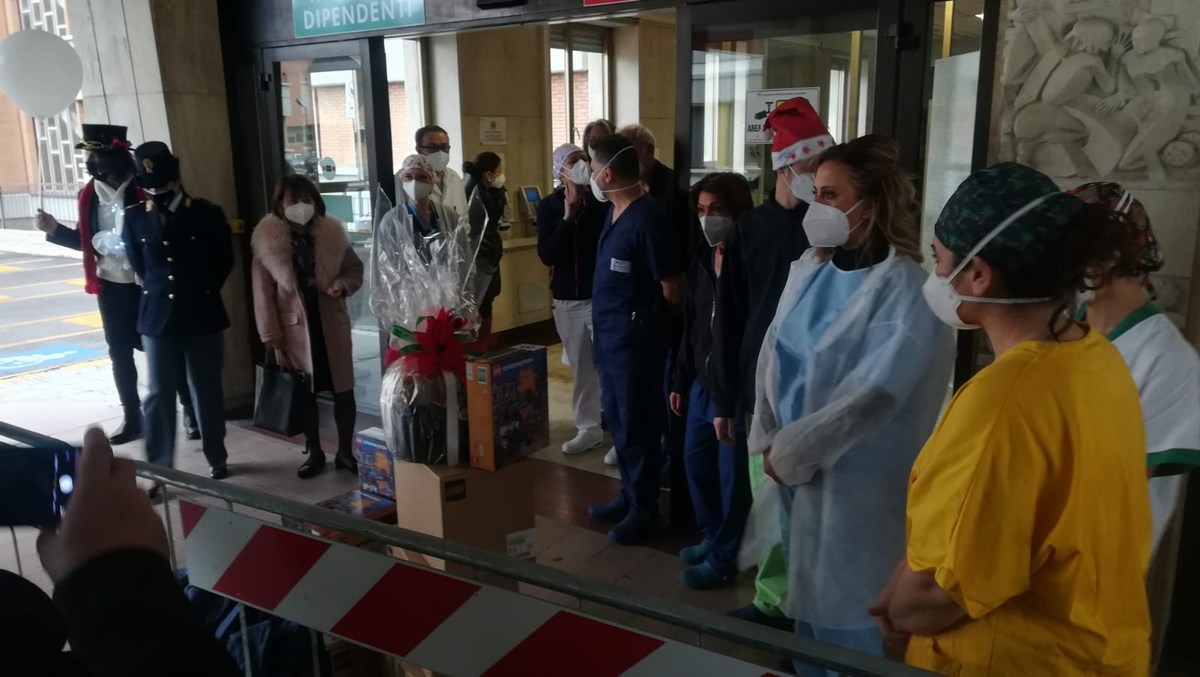 Auguri Natale Polizia Vigili Fuoco Terni fiabe Stefano de Majo ospedale - 25 dicembre 2020 (21)