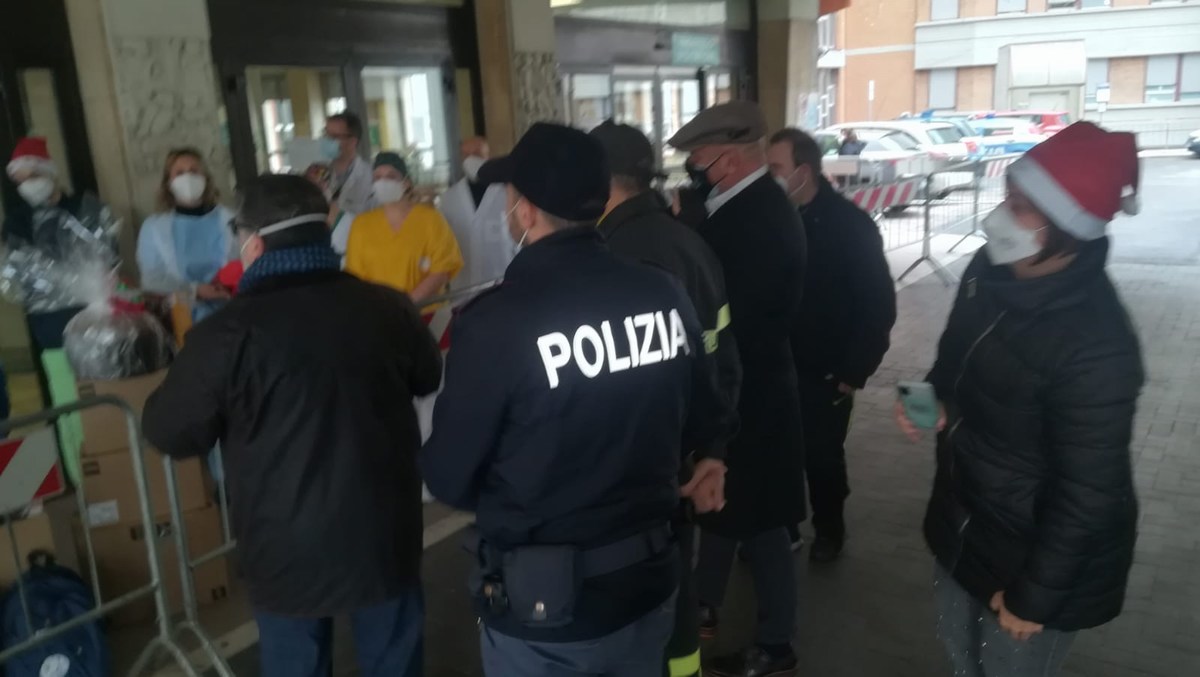 Auguri Natale Polizia Vigili Fuoco Terni fiabe Stefano de Majo ospedale - 25 dicembre 2020 (22)