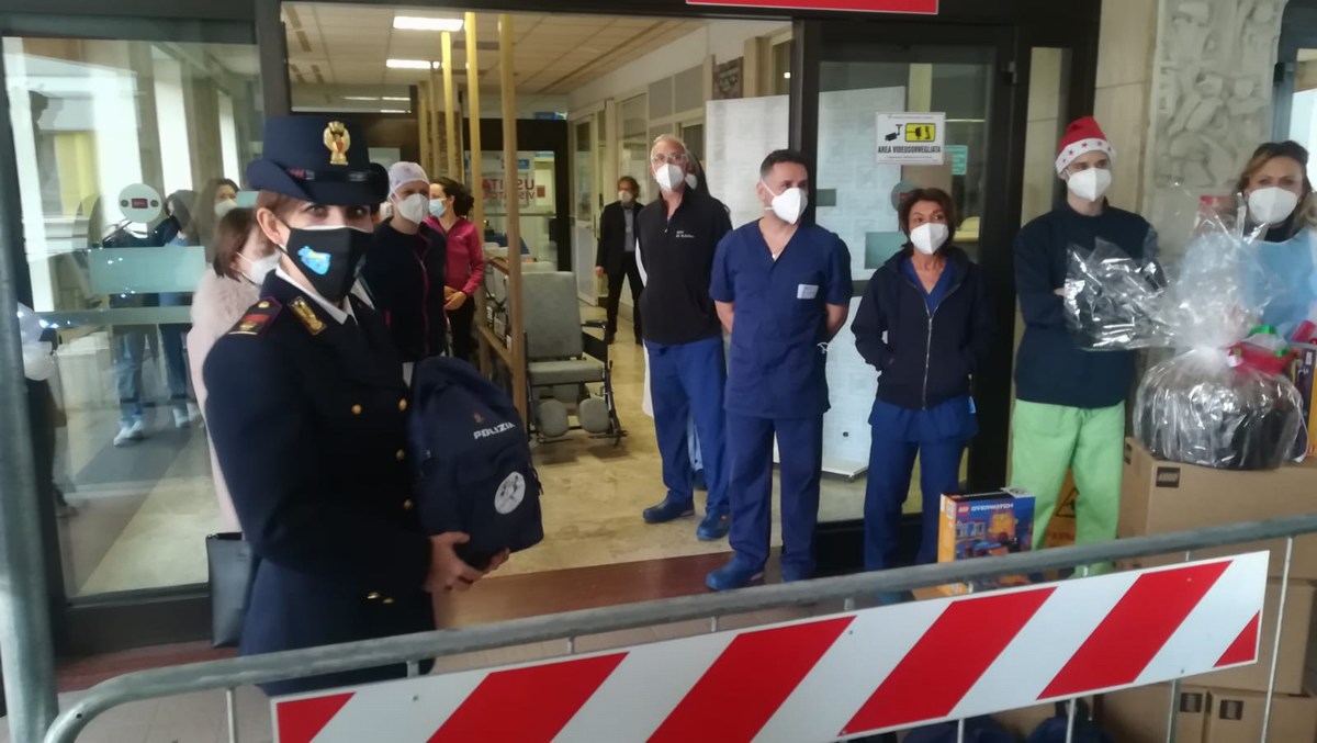 Auguri Natale Polizia Vigili Fuoco Terni fiabe Stefano de Majo ospedale - 25 dicembre 2020 (23)