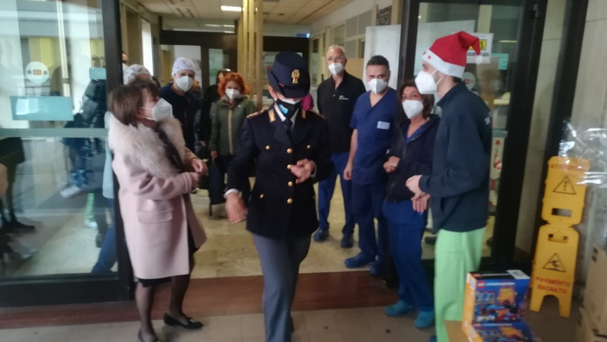 Auguri Natale Polizia Vigili Fuoco Terni fiabe Stefano de Majo ospedale - 25 dicembre 2020 (25)