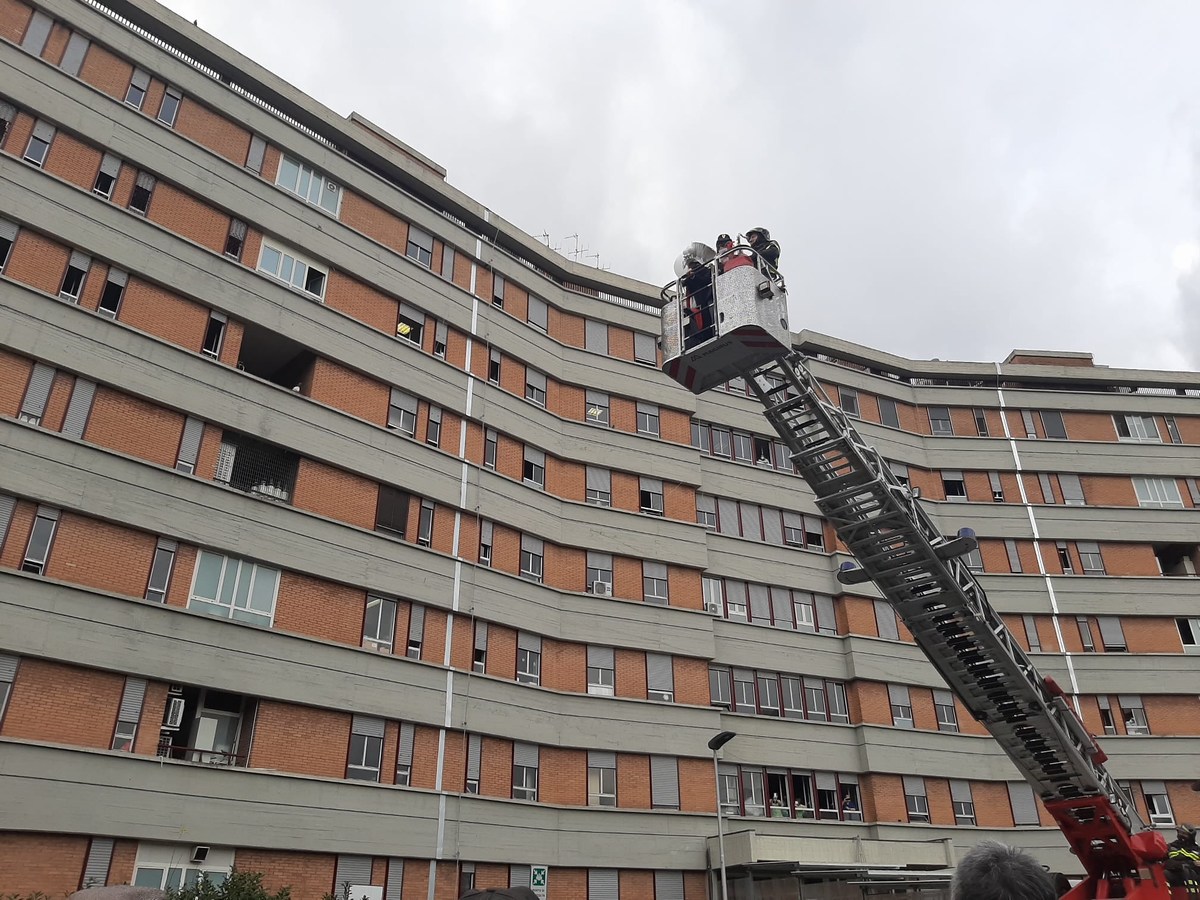 Auguri Natale Polizia Vigili Fuoco Terni fiabe Stefano de Majo ospedale - 25 dicembre 2020 (7)