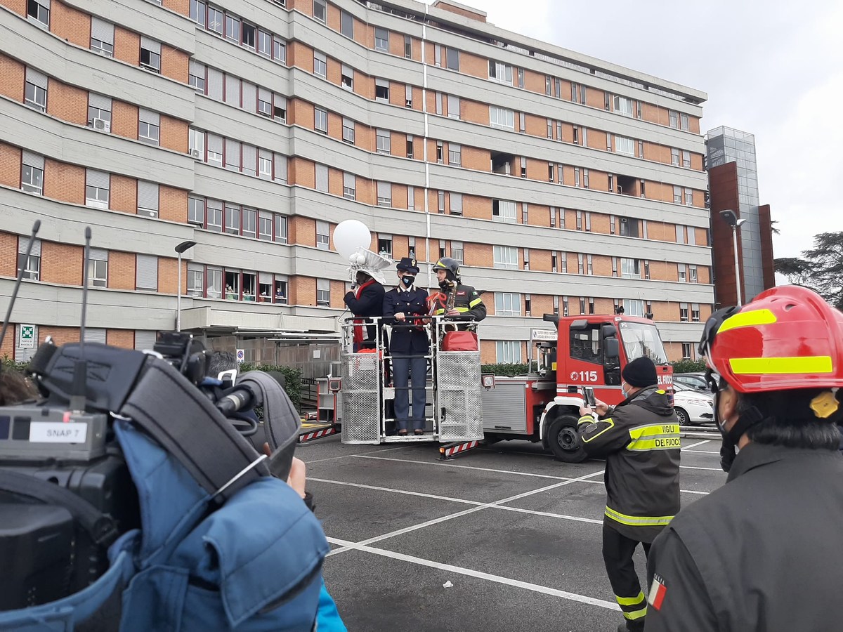 Auguri Natale Polizia Vigili Fuoco Terni fiabe Stefano de Majo ospedale - 25 dicembre 2020 (8)