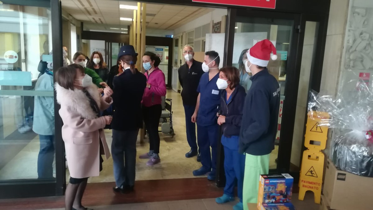 Auguri Natale Polizia Vigili Fuoco Terni fiabe Stefano de Majo ospedale - 25 dicembre 2020 (9)