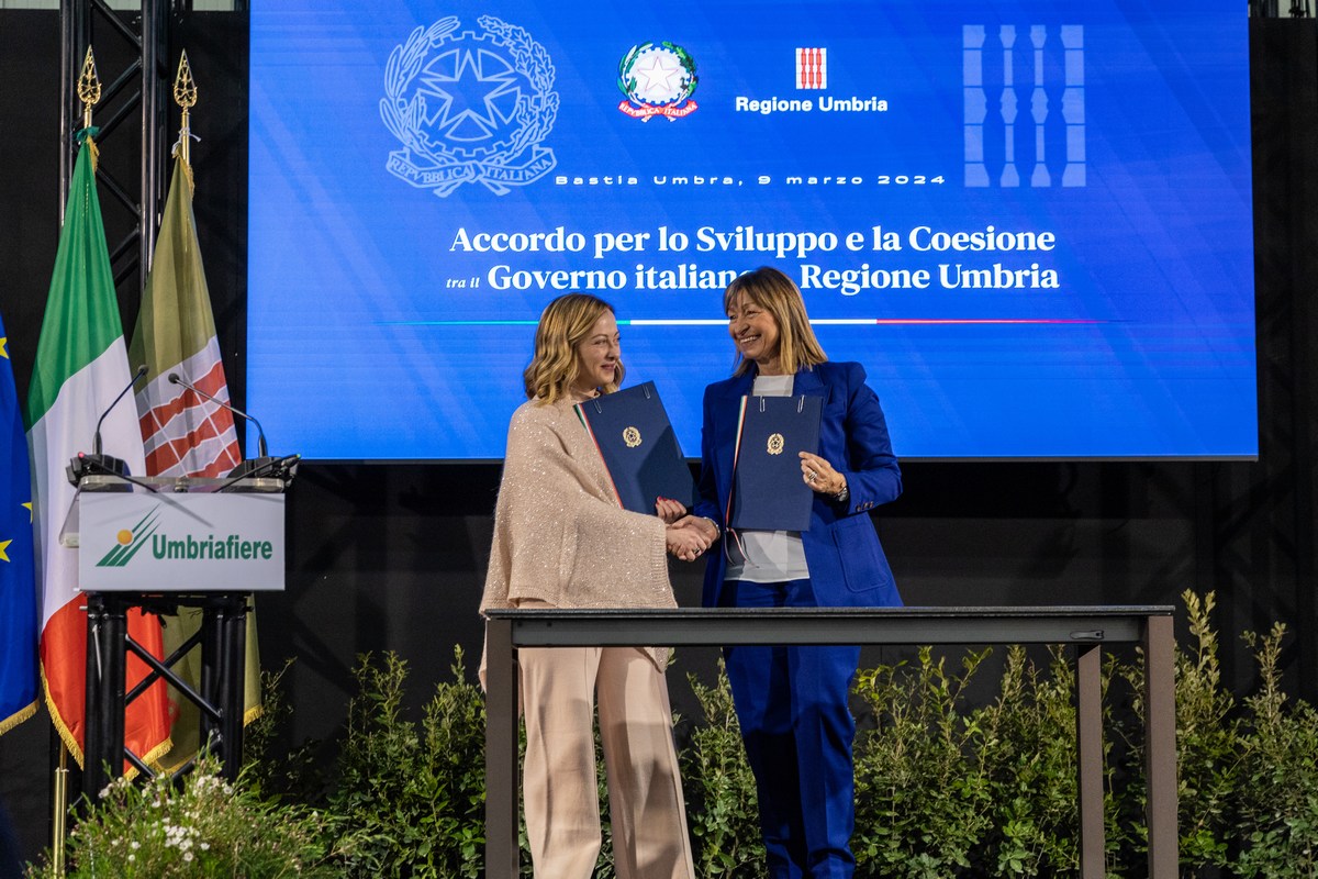 Giorgia Meloni Bastia Umbra UmbriaFiere firma accordo Governo-Regione - 9 marzo 2024 (4)