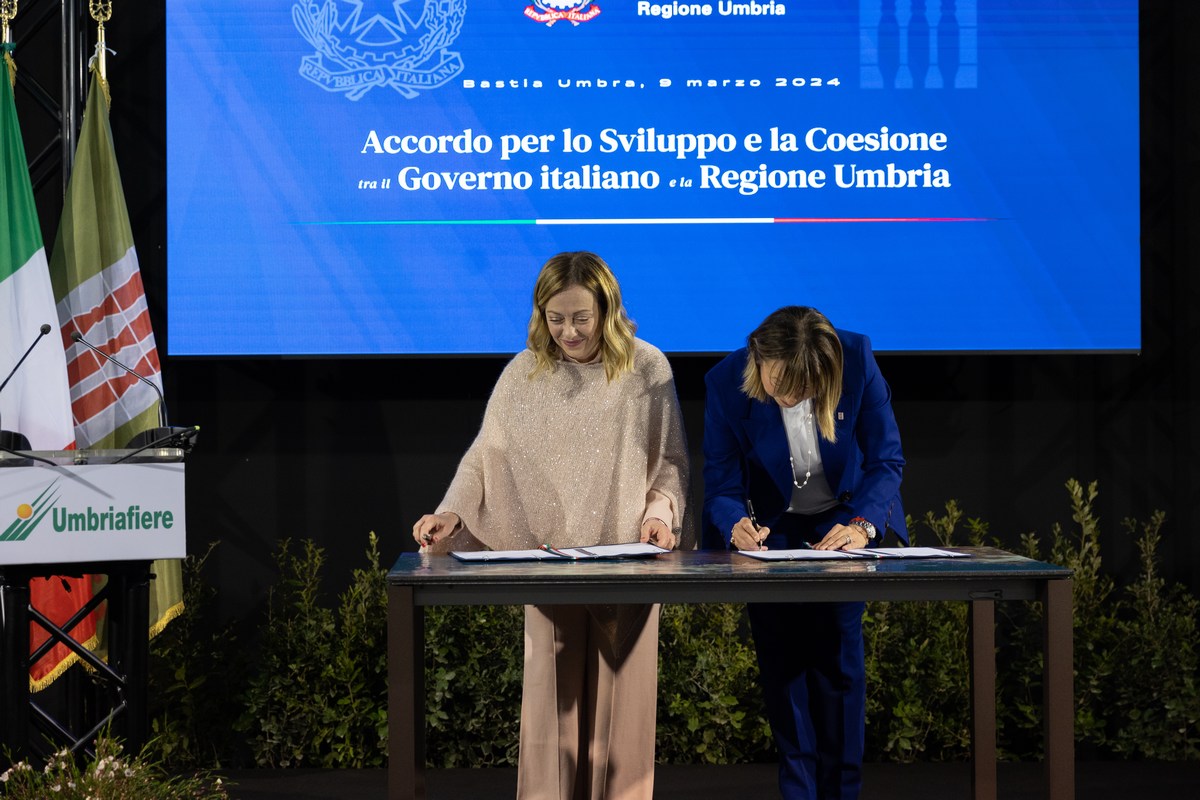 Giorgia Meloni Bastia Umbra UmbriaFiere firma accordo Governo-Regione - 9 marzo 2024 (6)
