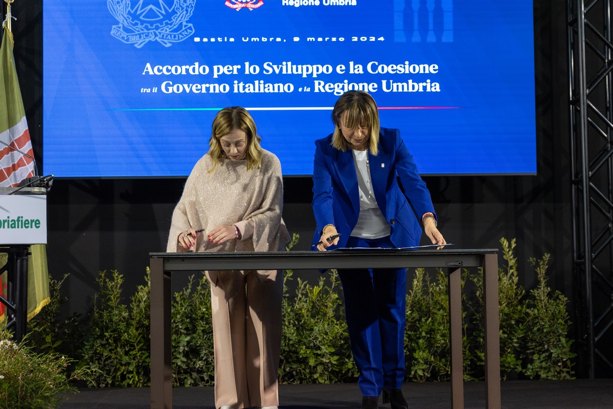 Giorgia Meloni Bastia Umbra UmbriaFiere firma accordo Governo-Regione - 9 marzo 2024 (8)