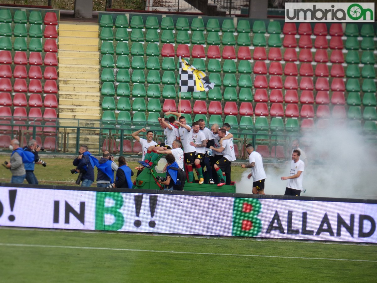 Ternana-festa-promozione-rossoverde-Fere-Avellino-Lucarellif-apetto