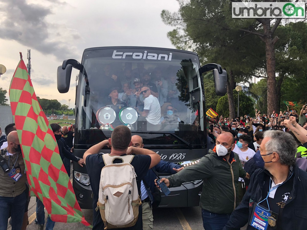 Festa-Ternana-supercoppa-pullman-tifosi-ddfd