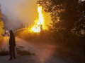 Le fiamme in zona Marritana alle 21 (foto Comune)