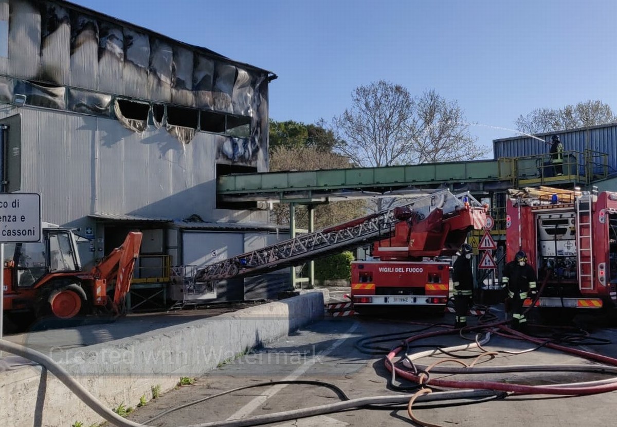 Incendio-impianto-rifiuti-Asm-Maratta-15-aprile-2020-2