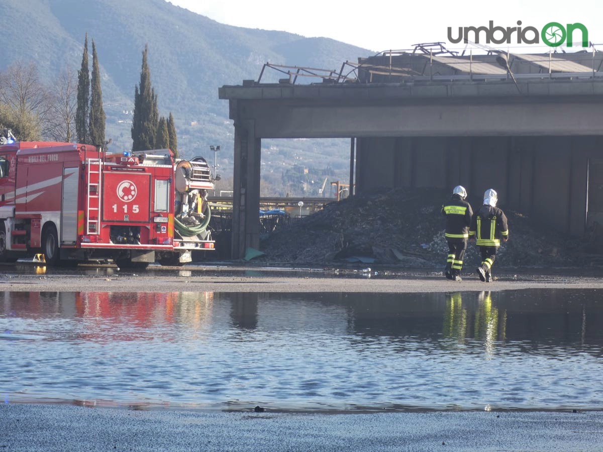 terni-incendio-medei-rogo-sabbione-11