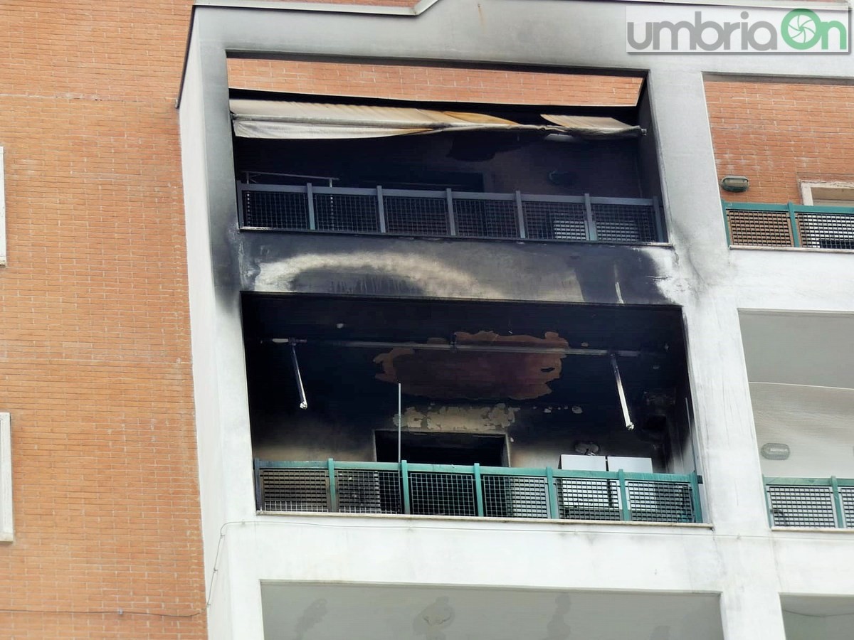 Incendio-Terni-via-Libertini-sopralluogo-vigili-del-fuoco-6-maggio-2019-1