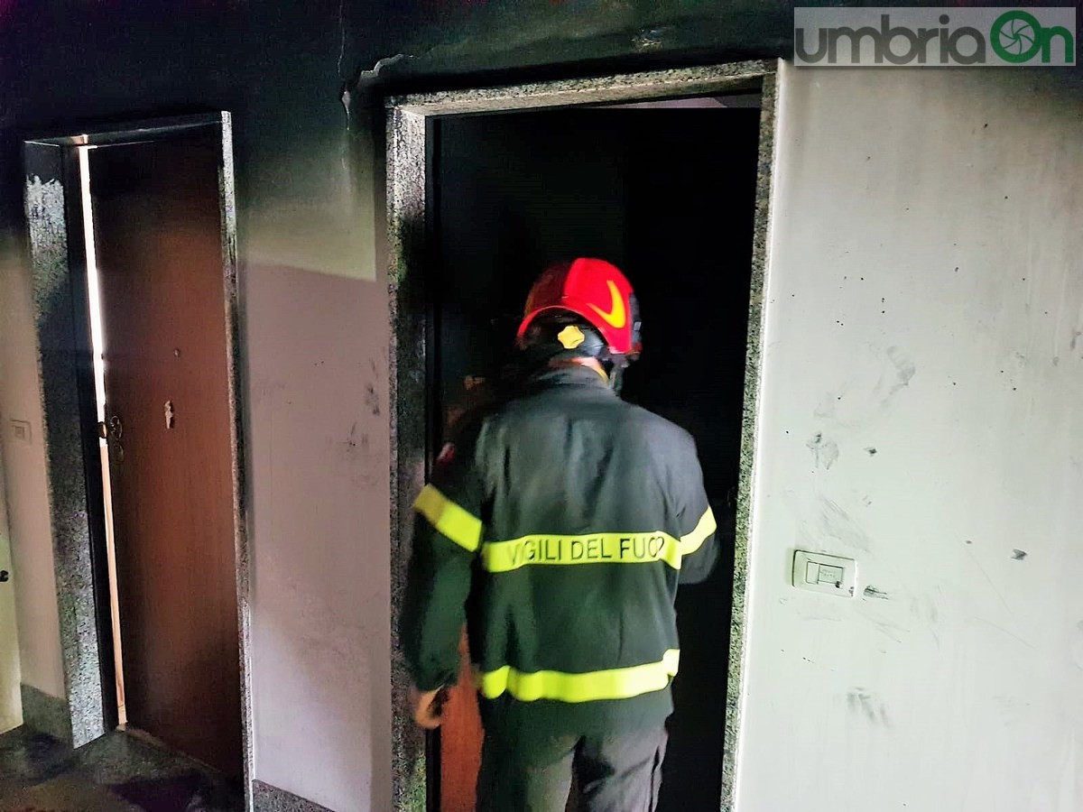 Incendio-Terni-via-Libertini-sopralluogo-vigili-del-fuoco-6-maggio-2019-2