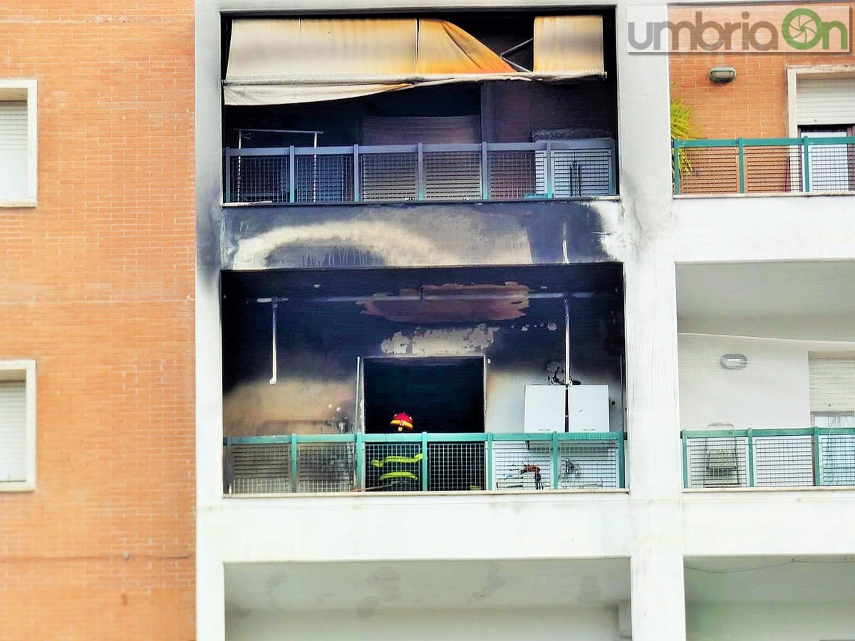 Incendio-Terni-via-Libertini-sopralluogo-vigili-del-fuoco-6-maggio-2019-5