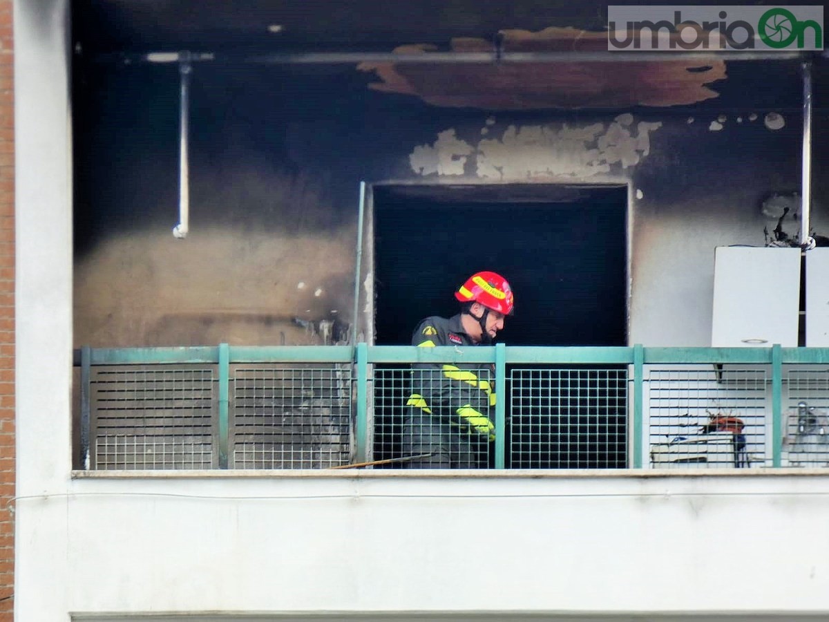 Incendio-Terni-via-Libertini-sopralluogo-vigili-del-fuoco-6-maggio-2019-7