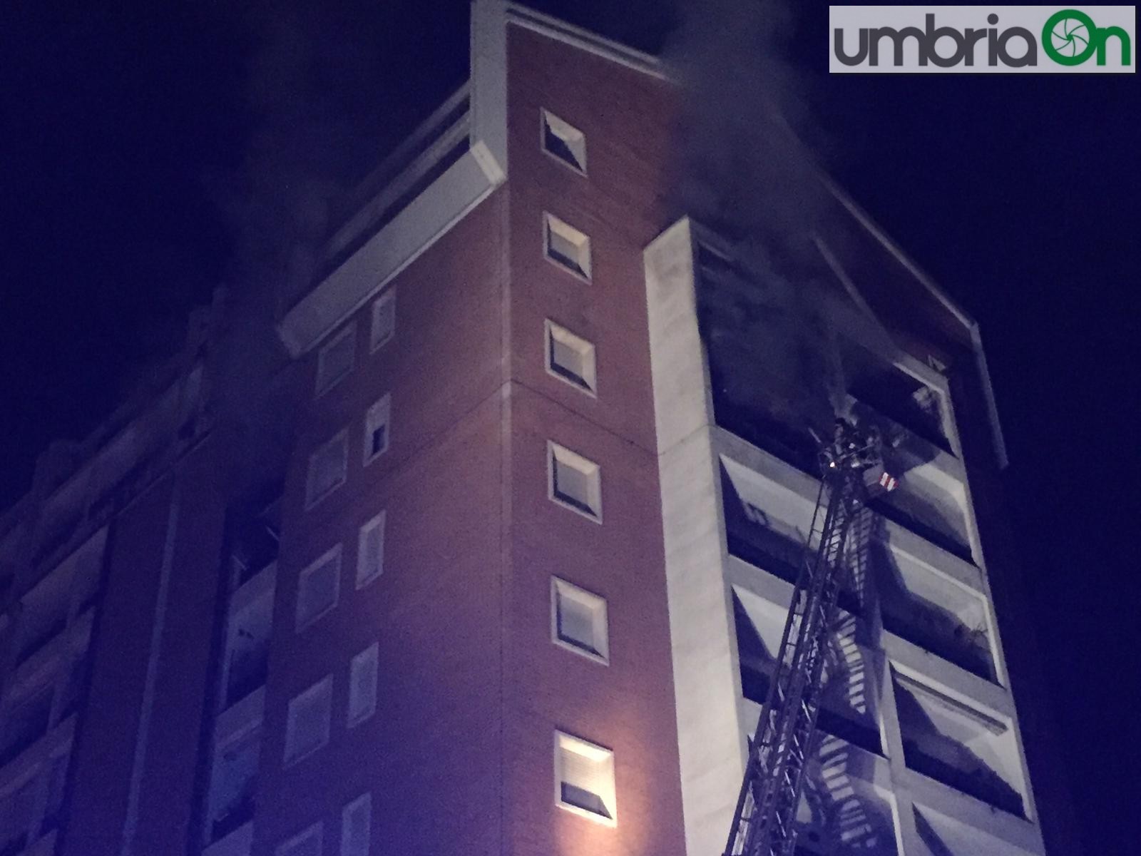 via-Libertini-incendio-abitazione-fiamme-fuoco-vvf4544