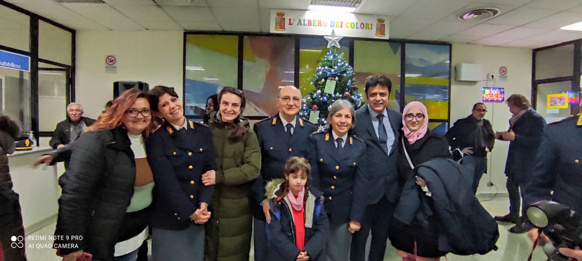 L'albero dei colori questura Terni Natale - 22 dicembre 2022 (30)