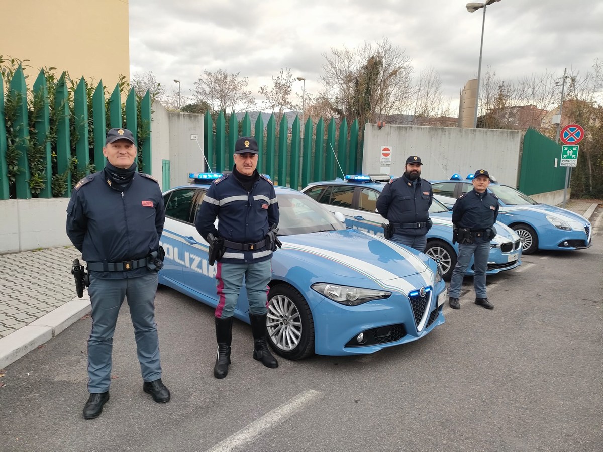 L'albero dei colori questura Terni Natale - 22 dicembre 2022 (35)