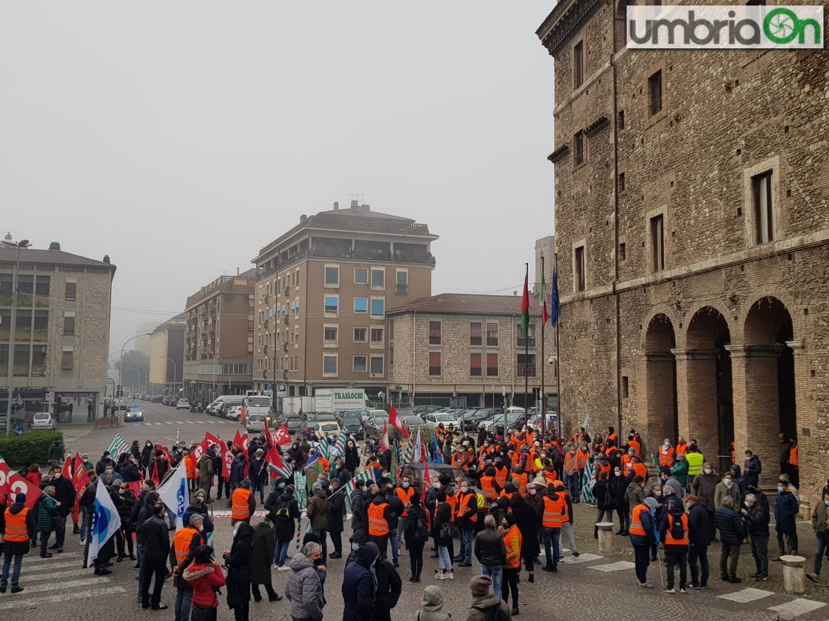 Treofan-Sangemini-manifestazione-palazzo-Spada-piazza-Ridolfi