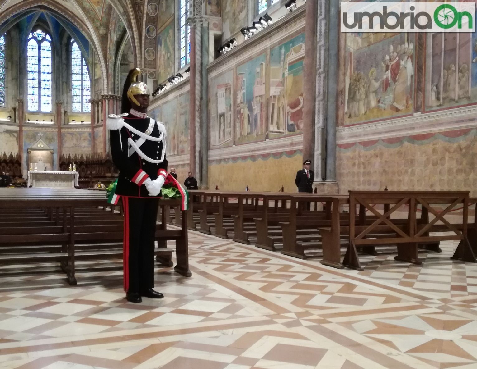 Corazziere-colore-basilica-San-Francesco-Assisi